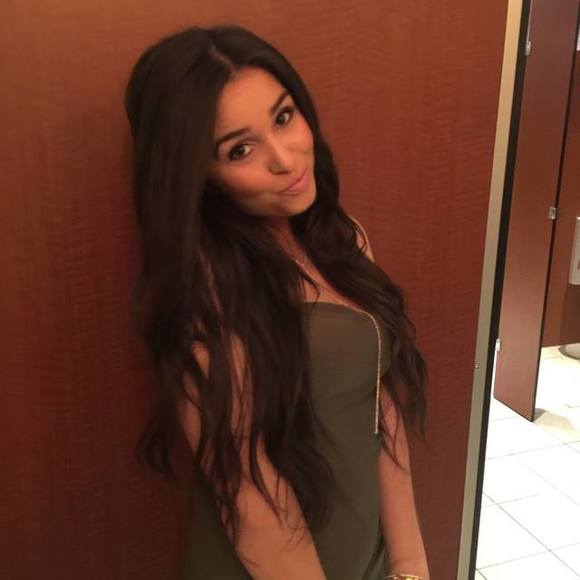 Meet your Posher, Cristina - Picture 2 of 4